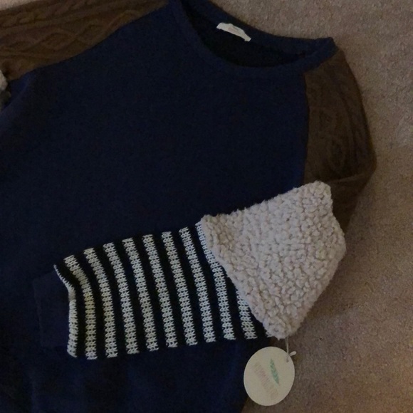 Hummingbird sweater - Picture 3 of 6